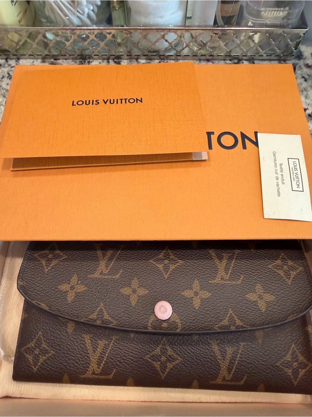 ✨Timeless Luxury for Less✨ Louis Vuitton Monogram Emilee Envelope Wallet